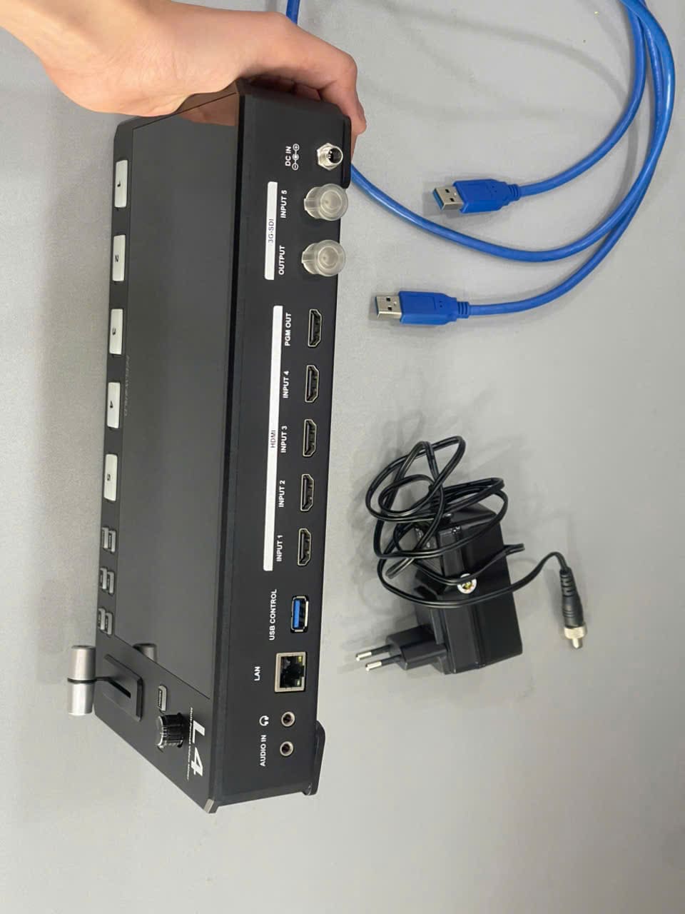 Bàn Trộn Livestream FeelWorld LIVEPRO L4 – Chính hãng 5 Bàn Trộn Livestream FeelWorld LIVEPRO L4 – Chính hãng - Ảnh 5