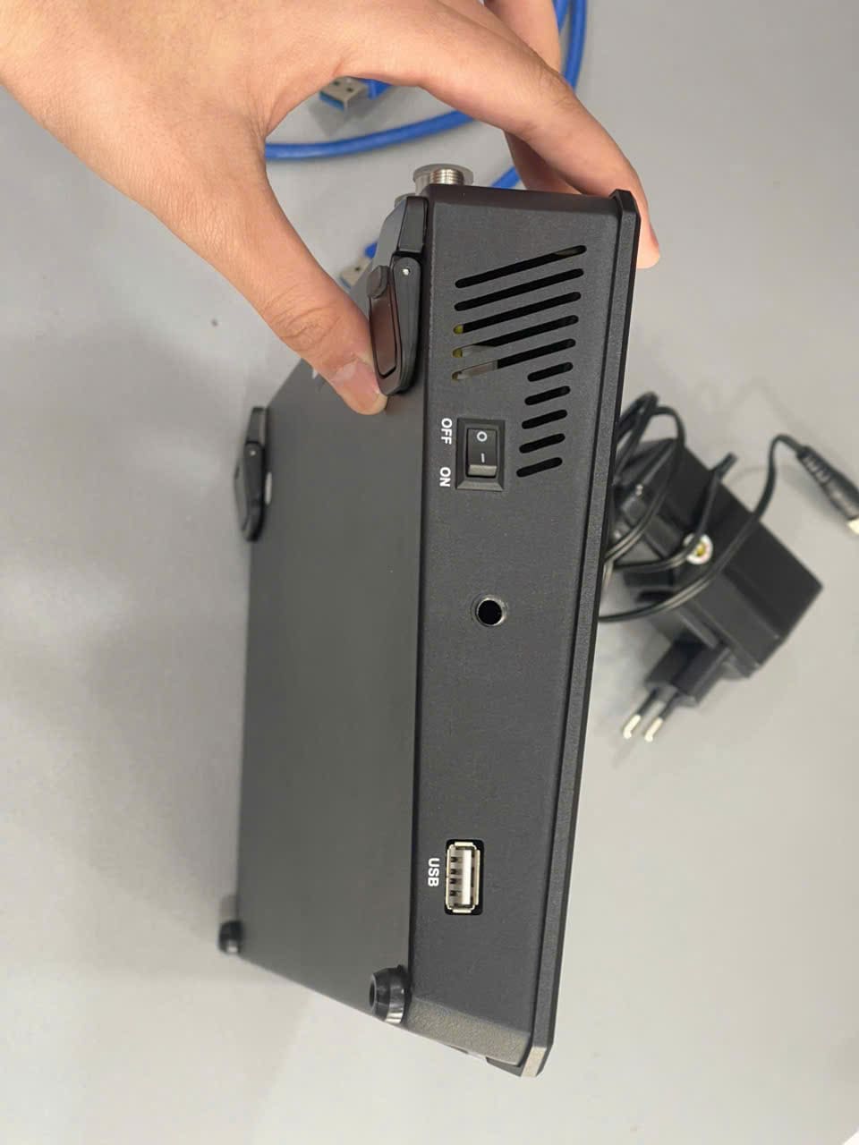 Bàn Trộn Livestream FeelWorld LIVEPRO L4 – Chính hãng 2 Bàn Trộn Livestream FeelWorld LIVEPRO L4 – Chính hãng - Ảnh 2